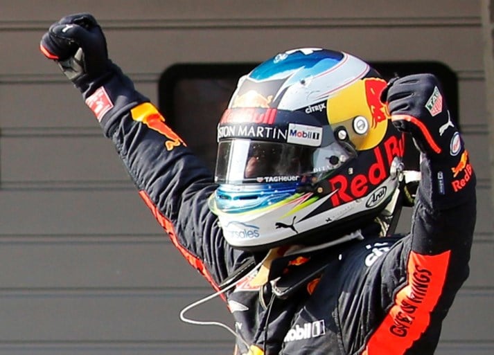 IJzersterke Ricciardo wint GP China na spektakelstuk, Vandoorne eindigt dertiende