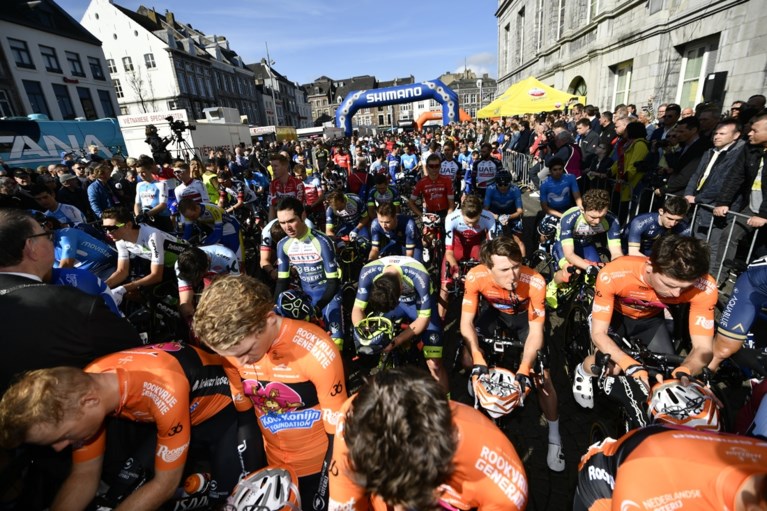 Ook pakkende minuut stilte in Maastricht voor Michael Goolaerts aan start Amstel Gold Race