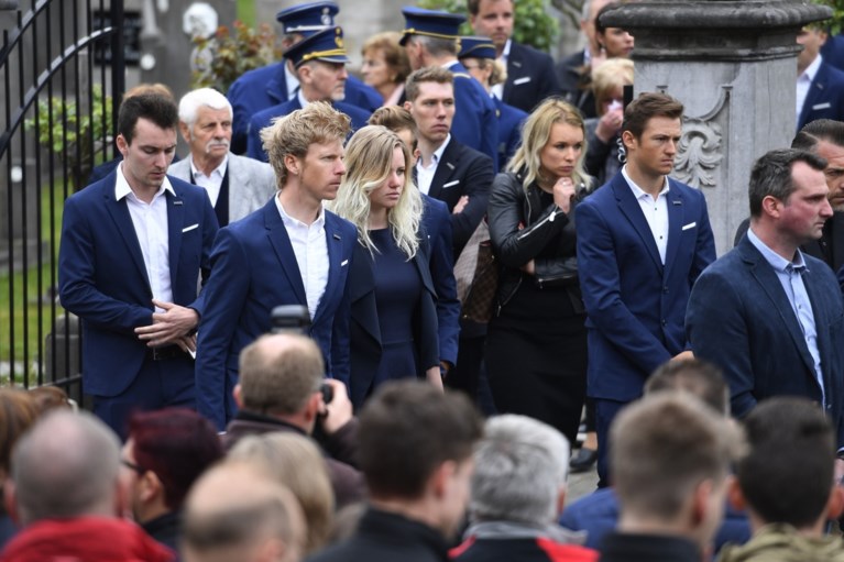 Wielerwereld, familie en vrienden nemen afscheid van Michael Goolaerts