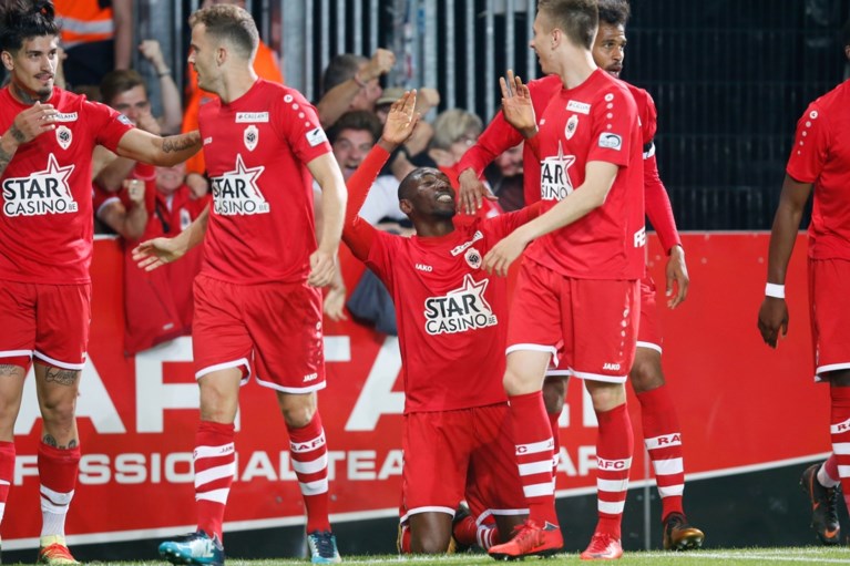 Owusu alweer de held van Antwerp, Lokeren gaat in blessuretijd onderuit