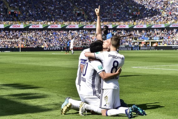 Anderlecht sloopt fort Club Brugge en gooit titelstrijd helemaal open