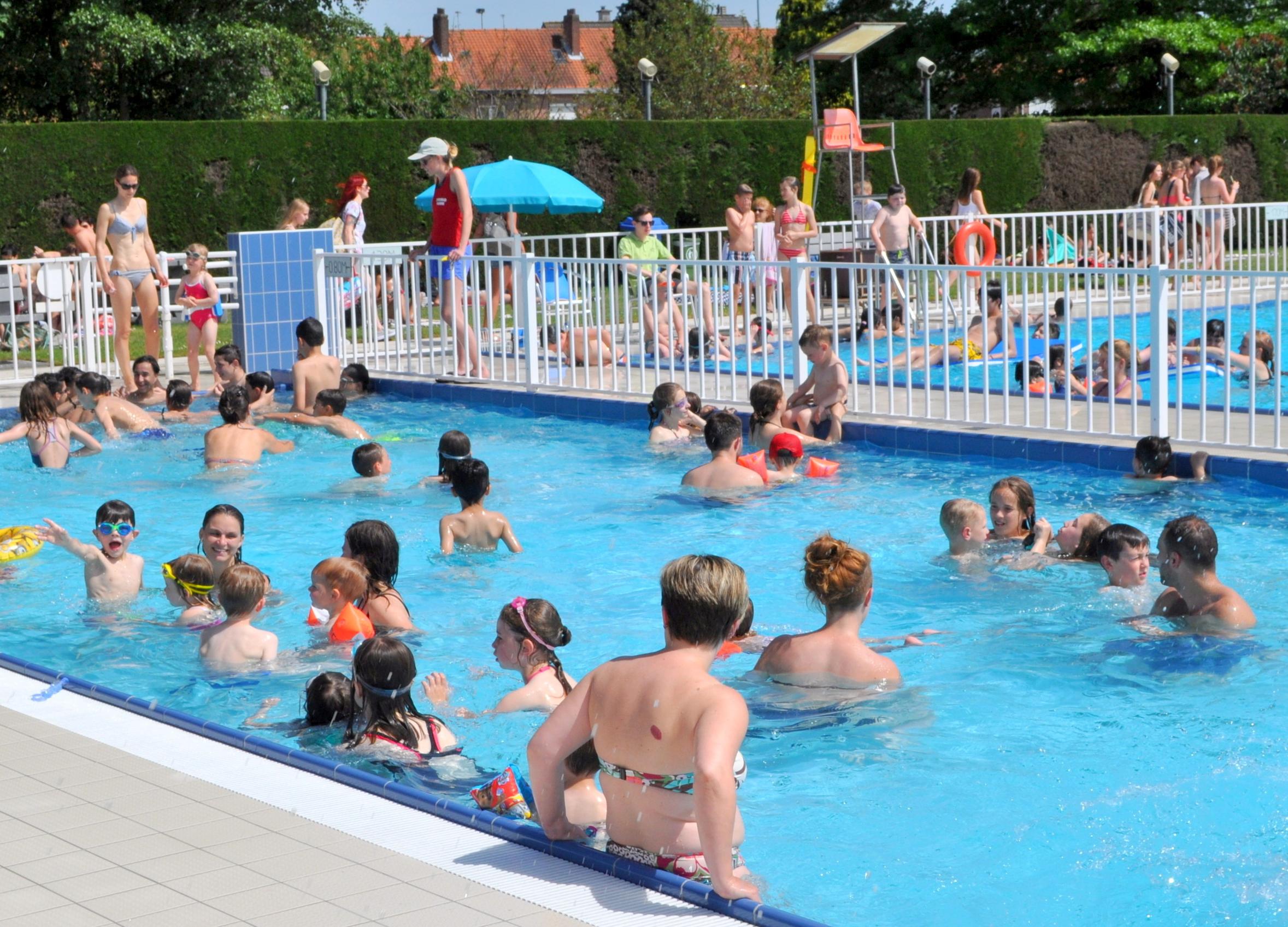 Heropening openluchtzwembad (Hamme) - De Standaard