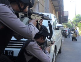 Dodelijke aanslag op politiebureau in Surabaya