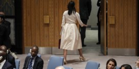 Amerikaanse VN-ambassadeur verlaat spoedzitting tijdens betoog Palestina
