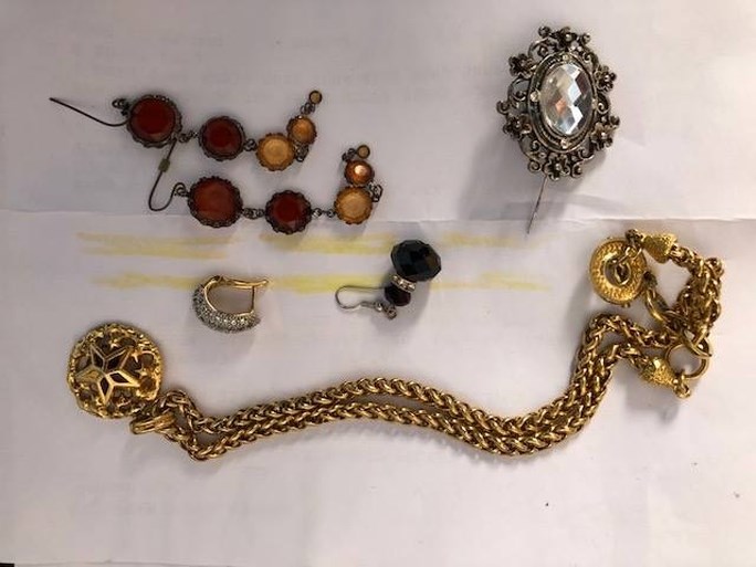 Politie presenteert juwelenbuit van 30 woninginbraken: herkent u iets?
