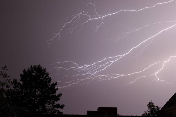 KMI waarschuwt voor lokaal hevig onweer