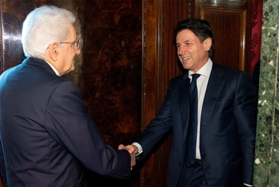 Kandidaat-premier Italië gooit handdoek in de ring
