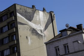 Brussel heeft er opnieuw een seksueel getinte muurschildering bij