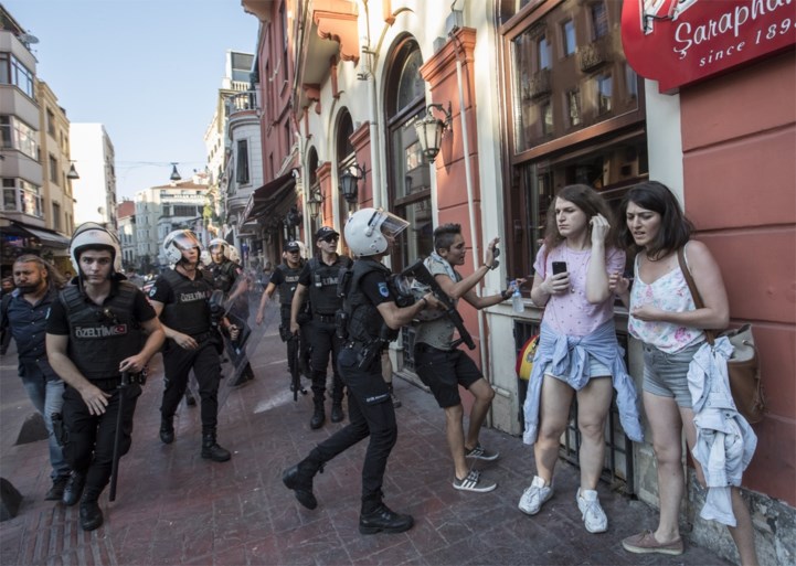 Politie verhindert Gay Pride in Istanbul