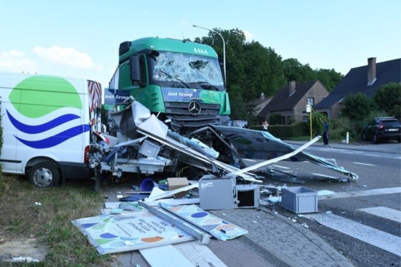Naakte vrachtwagenchauffeur richt ravage aan in Bierbeek