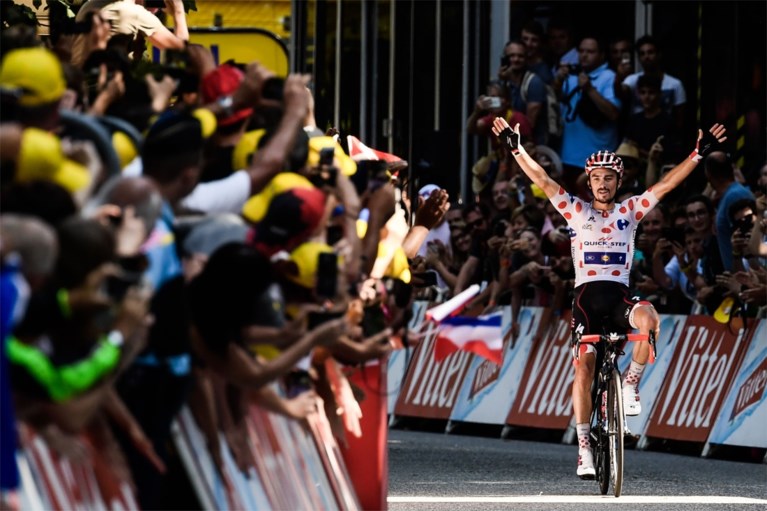Quick Step Floors ondanks val van Gilbert met Alaphilippe toch weer aan het feest na bewogen etappe in de Tour