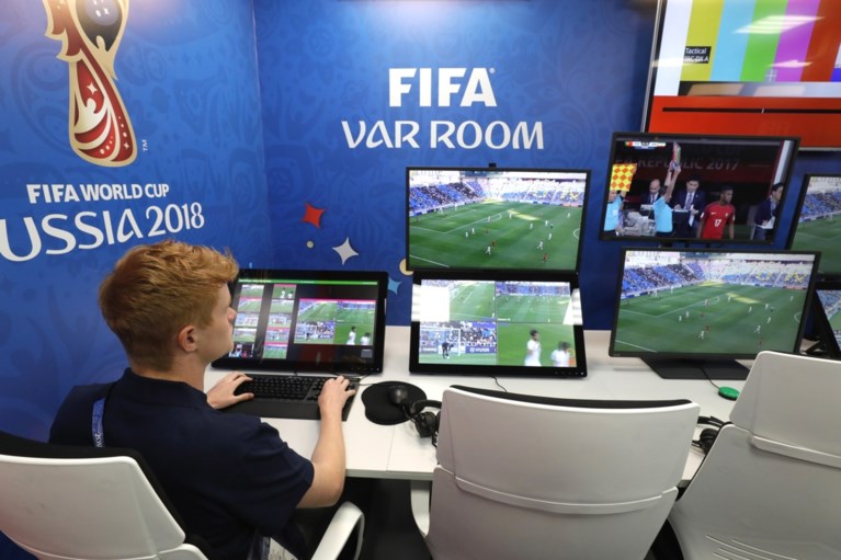 Nieuwe regels in onze hoogste klasse: extra wissel bij verlengingen, ref mag niet fluiten bij twijfelachtig buitenspel