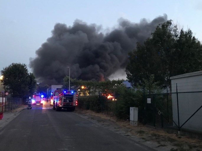 Zware brand op bedrijventerrein in Essen