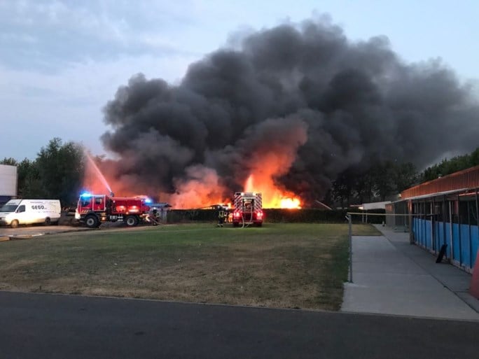 Zware brand op bedrijventerrein in Essen