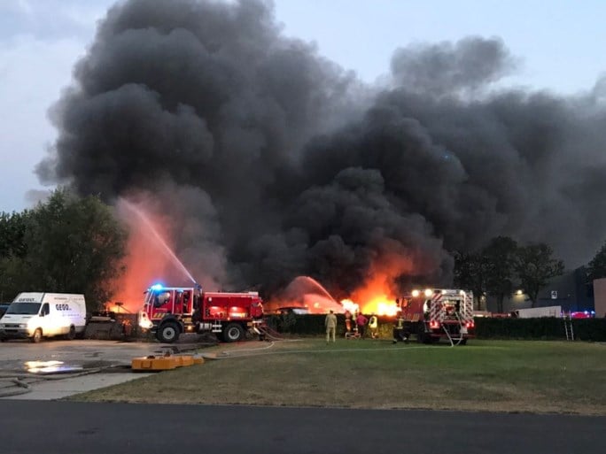 Zware brand op bedrijventerrein in Essen