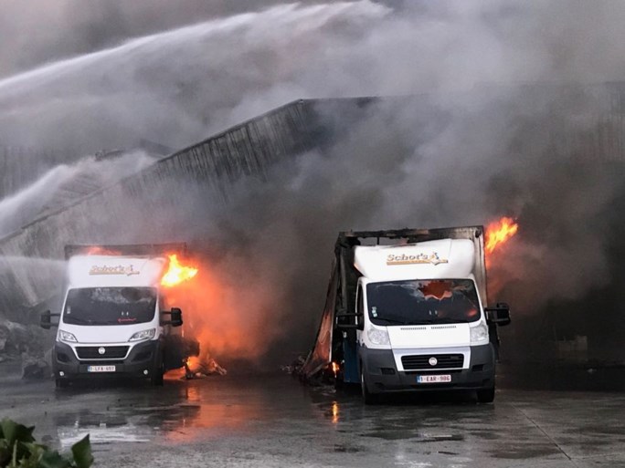 Zware brand op bedrijventerrein in Essen