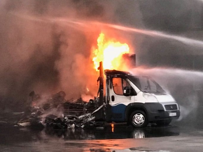Zware brand op bedrijventerrein in Essen