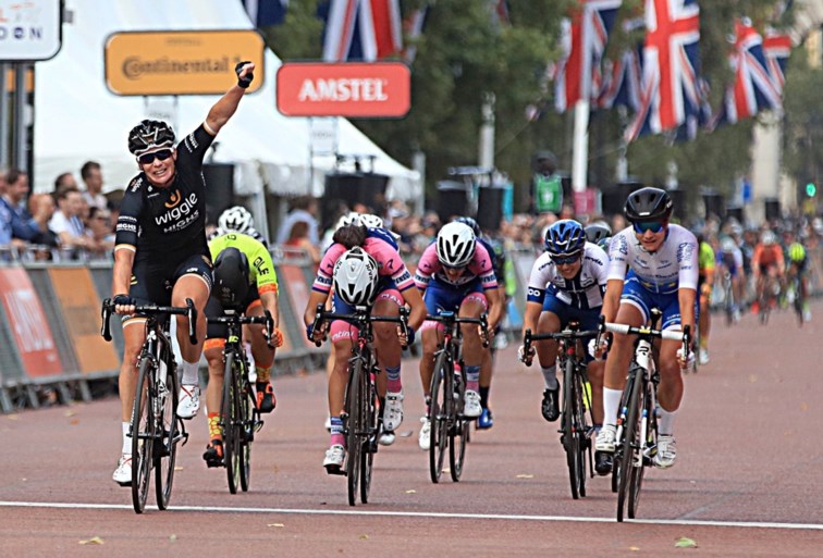 Kirsten Wild wint Prudential RideLondon Classique in Londen, Jolien D’hoore zevende