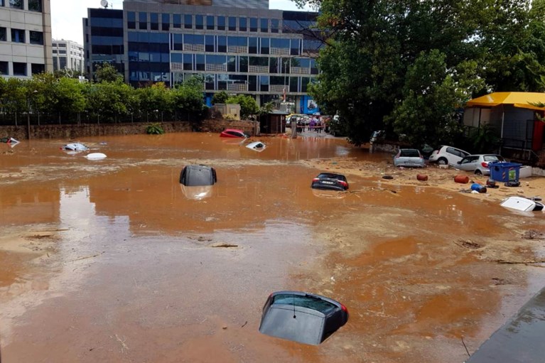 Na bosbranden nu overstromingen in Athene
