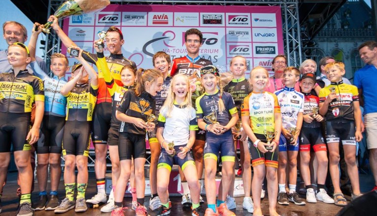 Van Avermaet in sprint met drie sneller dan Lampaert en Colbrelli in Natourcriterium Sint-Niklaas