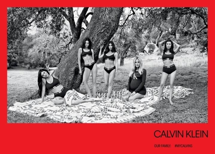 Raf Simons steekt alle Kardashians in lingerie