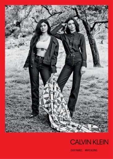 Raf Simons steekt alle Kardashians in lingerie