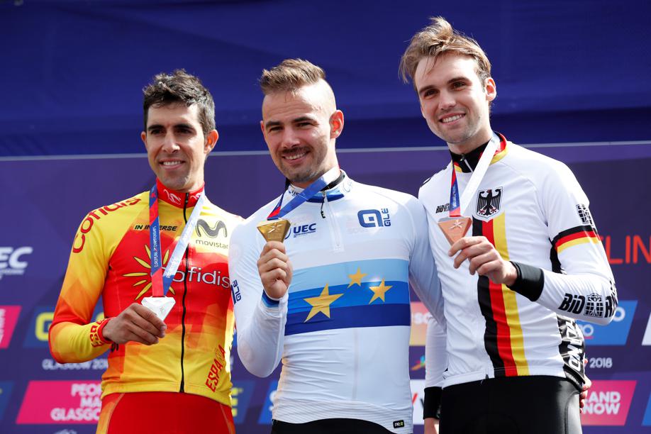 Hij doet het opnieuw! Campenaerts wint het EK tijdrijden ...