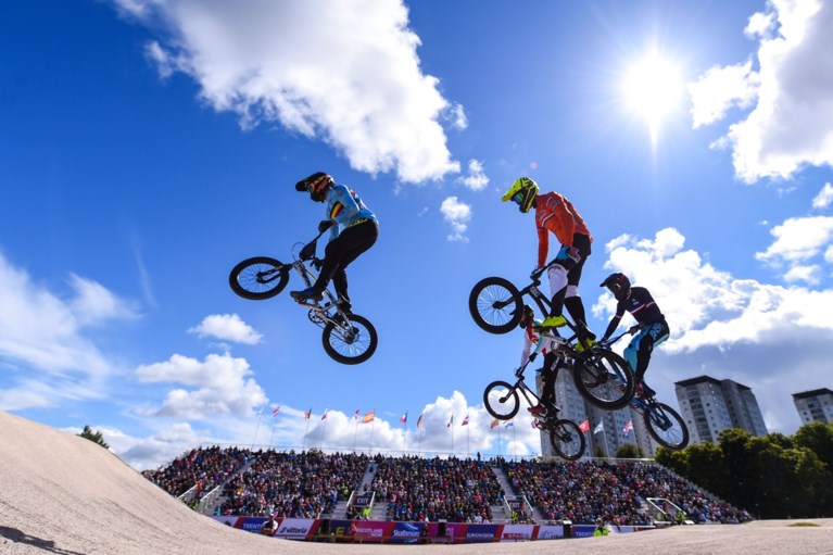 EK GLASGOW. Medaillekandidaat Vanhoof sneuvelt in halve finales BMX, Belgische mannen out ondanks steun van Stig Broeckx