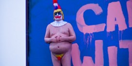 Naakte Trump verschijnt als clown in straten van Los Angeles