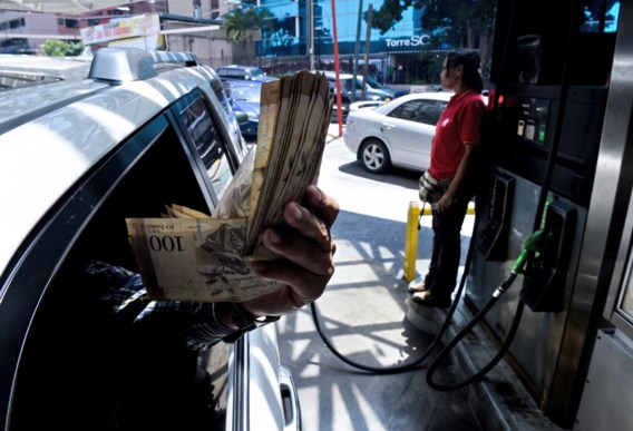 Voor 1 euro tank je 6,2 miljoen liter benzine, Venezuela trekt aan alarmbel