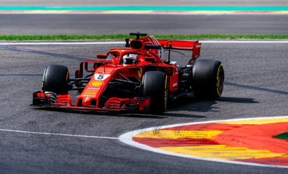 Sebastian Vettel nadert op Lewis Hamilton in F1-kampioenschap