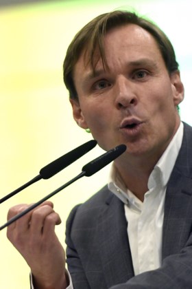 Kinderrechtencommissaris: ‘Meisje van 6 staat doodsangsten uit in gesloten asielcentrum’