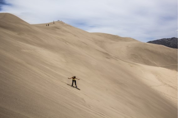 Evi (24) overleden na crash tijdens sandboarden in Peruaanse woestijn