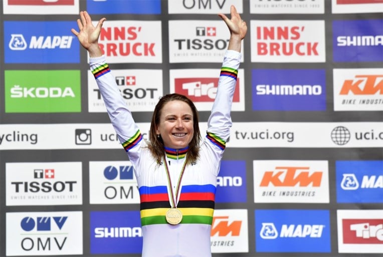 Nederlandse dames pakken alle medailles op WK tijdrijden, Van Vleuten volgt zichzelf op als wereldkampioene