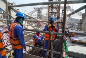 Onderzoek Amnesty: ‘Arbeidsmigranten in Qatar uitgebuit voor bouw infrastructuur WK voetbal’