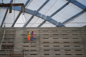 Onderzoek Amnesty: ‘Arbeidsmigranten in Qatar uitgebuit voor bouw infrastructuur WK voetbal’