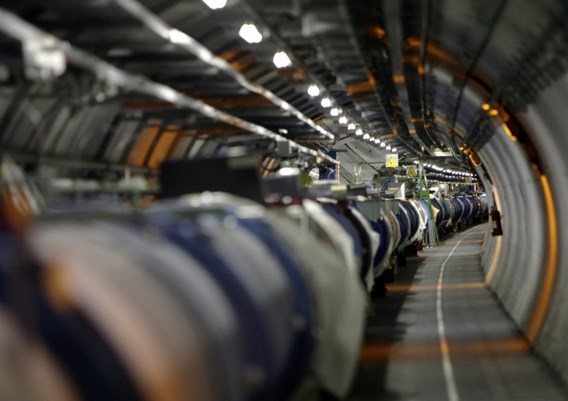 Europese deeltjesversneller ontdekt minstens twee nieuwe deeltjes