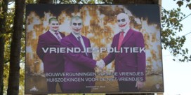 Afficheoorlog met een artistiek tintje: burgemeester wordt ‘The Joker’ bij Wim Delvoye