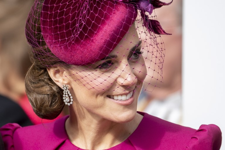 Meghan en Kate knipogen naar eigen trouwjurk op huwelijk prinses Eugenie