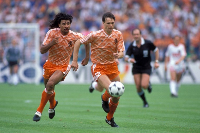 Marco van Basten stapt op bij FIFA: “Introductie van VAR op WK was een mijlpaal”