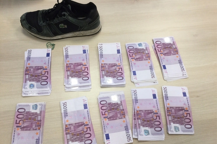 Man verstopt 200.000 euro in bagage | De Standaard Mobile