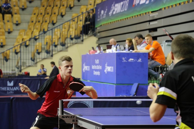 Laurens Devos en Florian Van Acker pakken goud op WK paralympisch tafeltennis