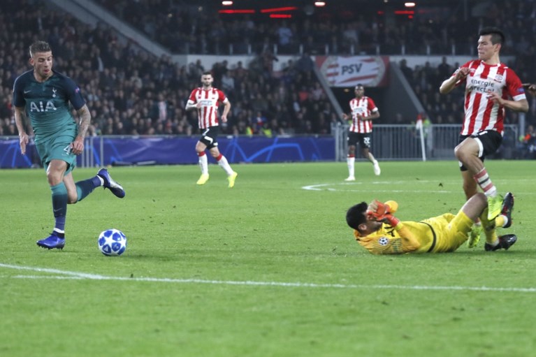 Alderweireld laat zich pijnlijk aftroeven en Lloris krijgt donkerrode kaart: Tottenham kan niet winnen van PSV