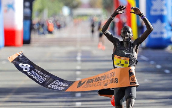Keniaan Kiptum vestigt nieuw wereldrecord op de halve marathon