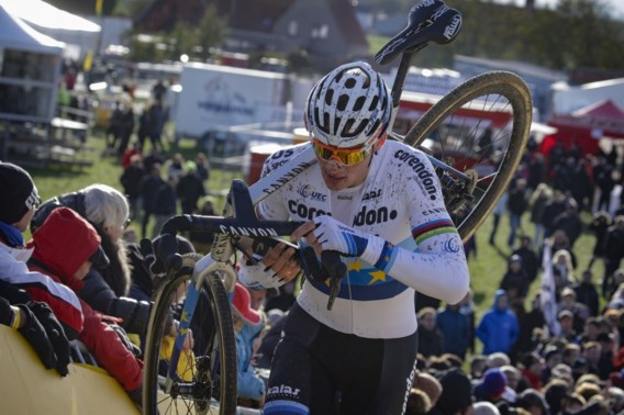 Oppermachtige Van der Poel wint ook in Ruddervoorde