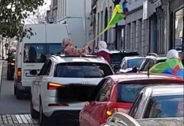 Trouwstoet begaat verschillende overtredingen in centrum van Ronse: ‘Ambulance en MUG werden zelfs gehinderd’