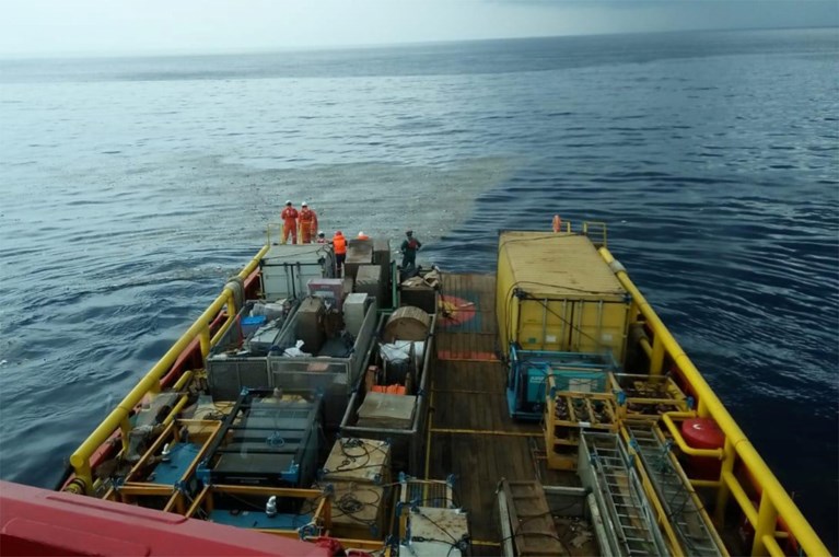 Indonesisch vliegtuig neergestort in zee