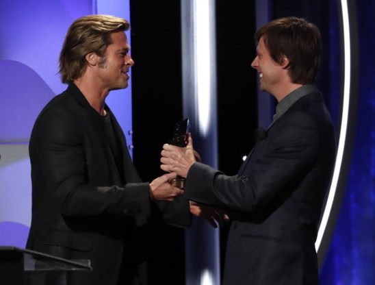 Felix Van Groeningen krijgt prijs uit handen van Brad Pitt voor zijn Amerikaans debuut 
