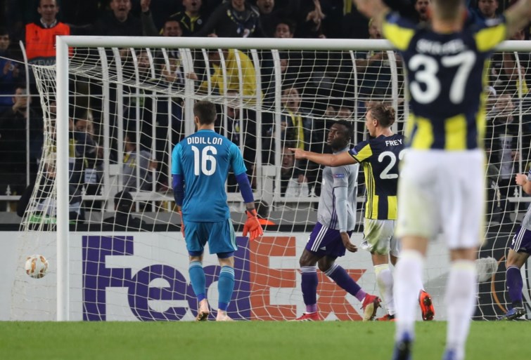 Blunderend Anderlecht gaat opnieuw af en is nu al uitgeschakeld in Europa
