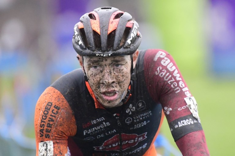 Van der Poel wint natte Jaarmarktcross, Aerts verstevigt leiderspositie in DVV Verzekeringen Trofee